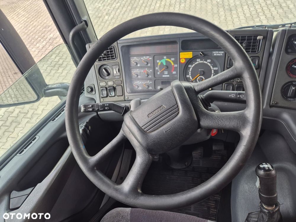 Scania P94LB 300 4X2 / KONIOWÓŻ / DO PRZEWOZU ZWIERZĄT / BYDŁO / KONIE / POMIESZCZENIE GOSPODARCZE / SERWISOWANY / 1WŁ / 5 MIEJSC / MANUAL / RAMPA - 28