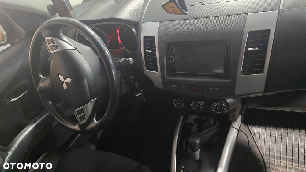 Mitsubishi Outlander 3.0 V6 LS 2WD - 4