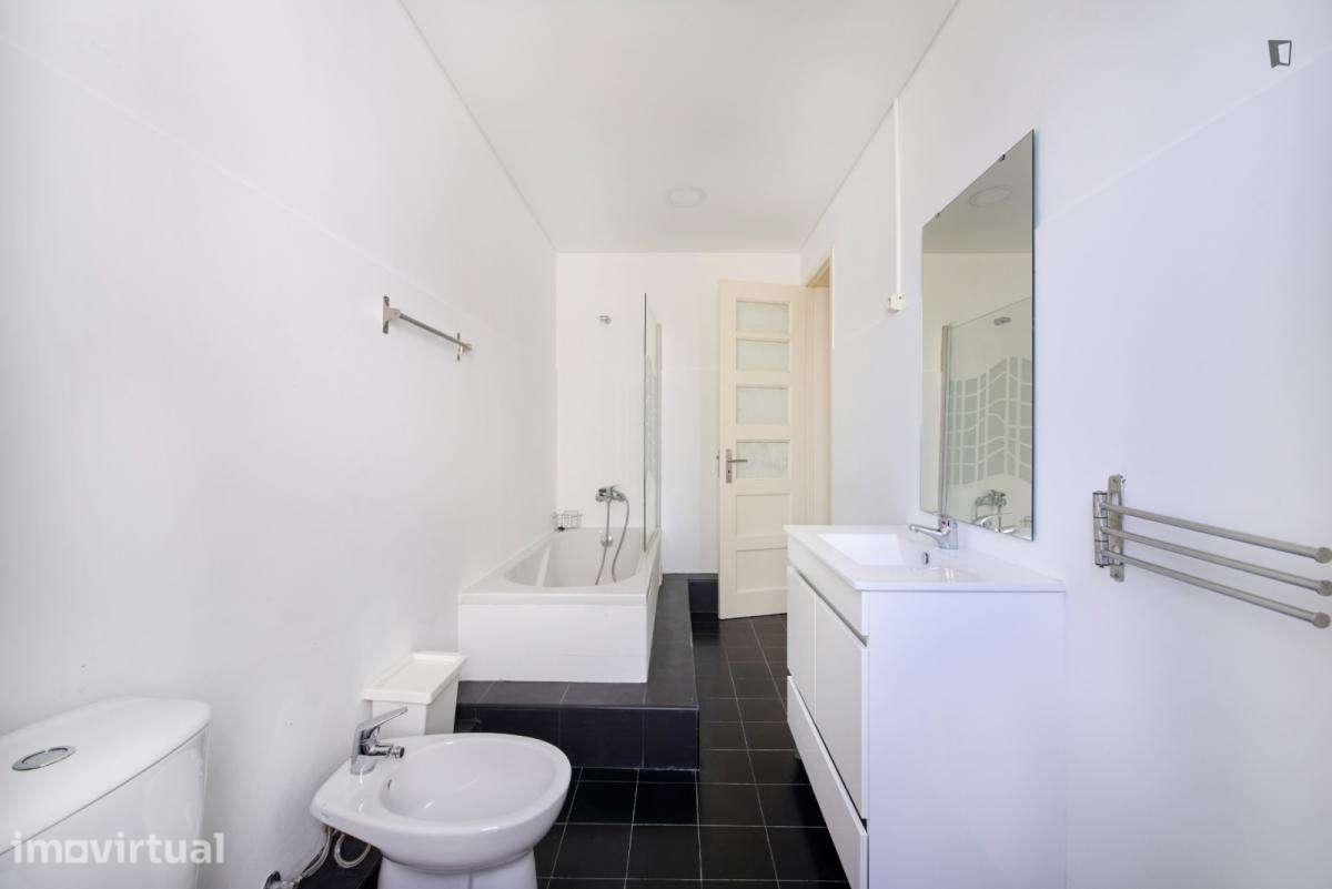 Quarto - localizado em Alameda Lisbon - Grande imagem: 4/56