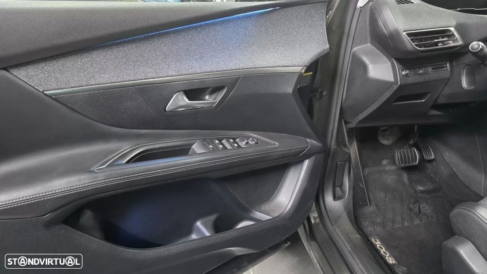 Peugeot 3008 1.2 PureTech Allure EAT6 — fotografia 4