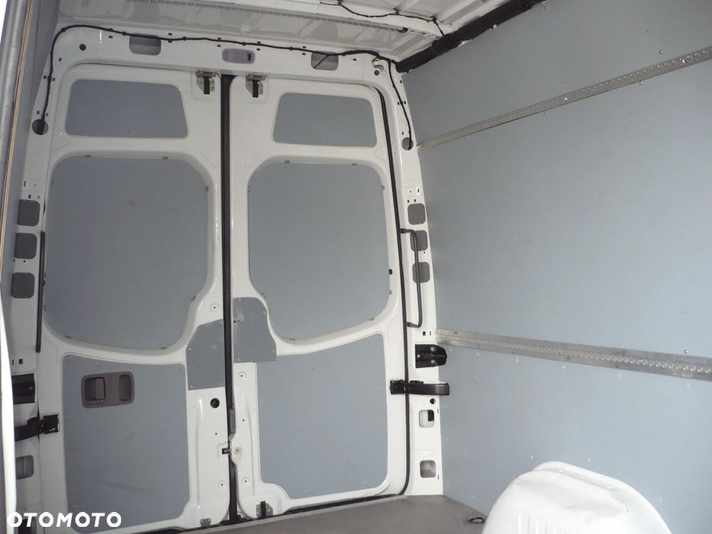 Volkswagen Crafter - 14