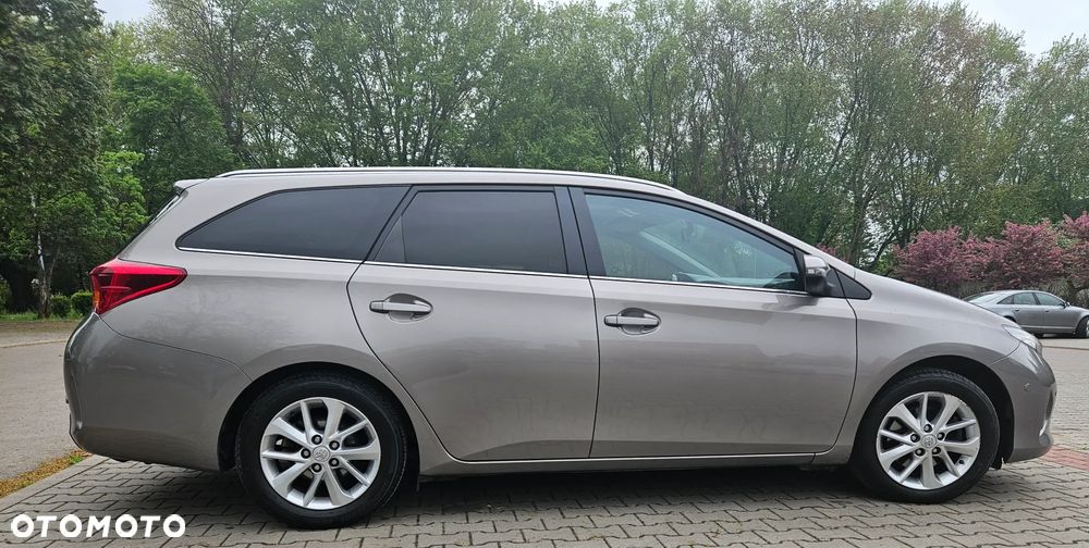 Toyota Auris 2.0 D-4D Edition - 2