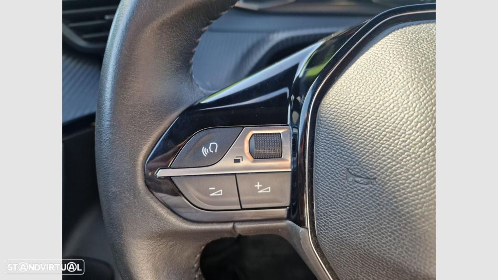 Peugeot 2008 1.2 PureTech Active - 12