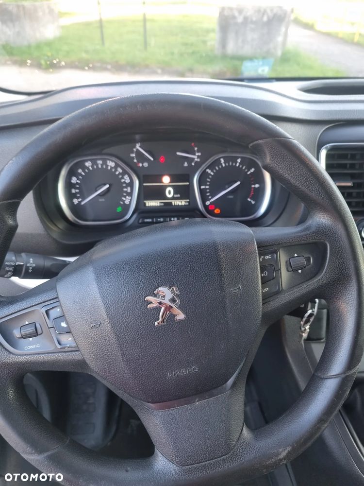 Peugeot Traveller - 7