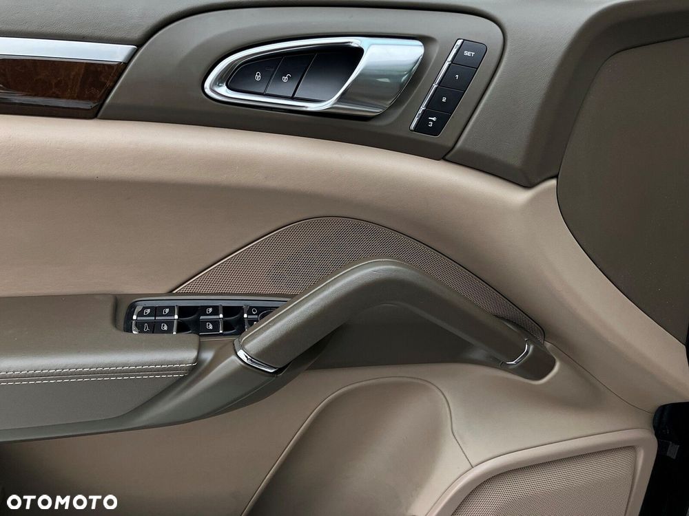 Porsche Cayenne - 23