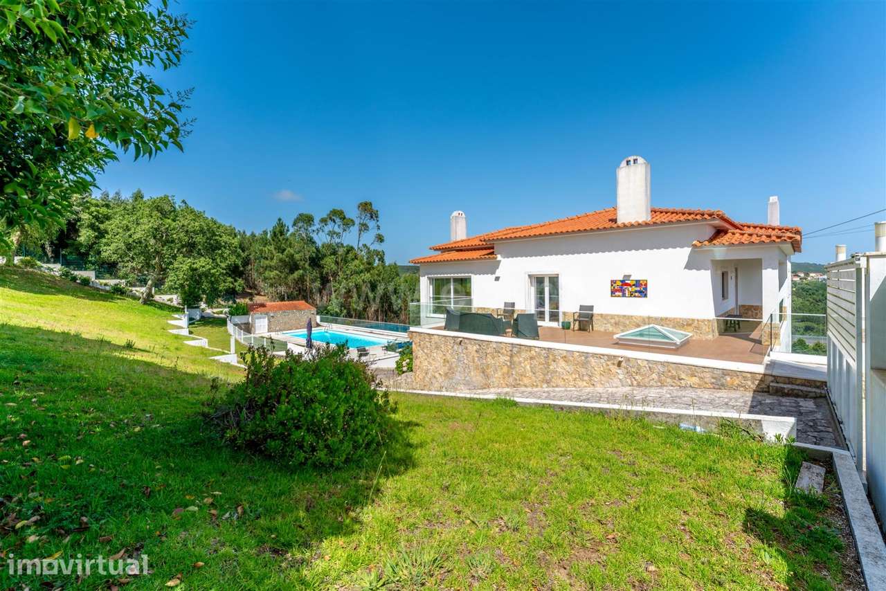 Moradia Contemporânea de Luxo com Piscina Aquecida - Grande imagem: 2/22