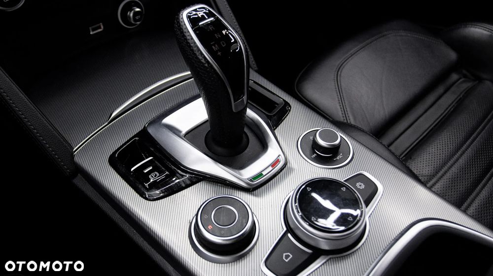 Alfa Romeo Stelvio 2.0 Turbo Veloce Q4 - 25