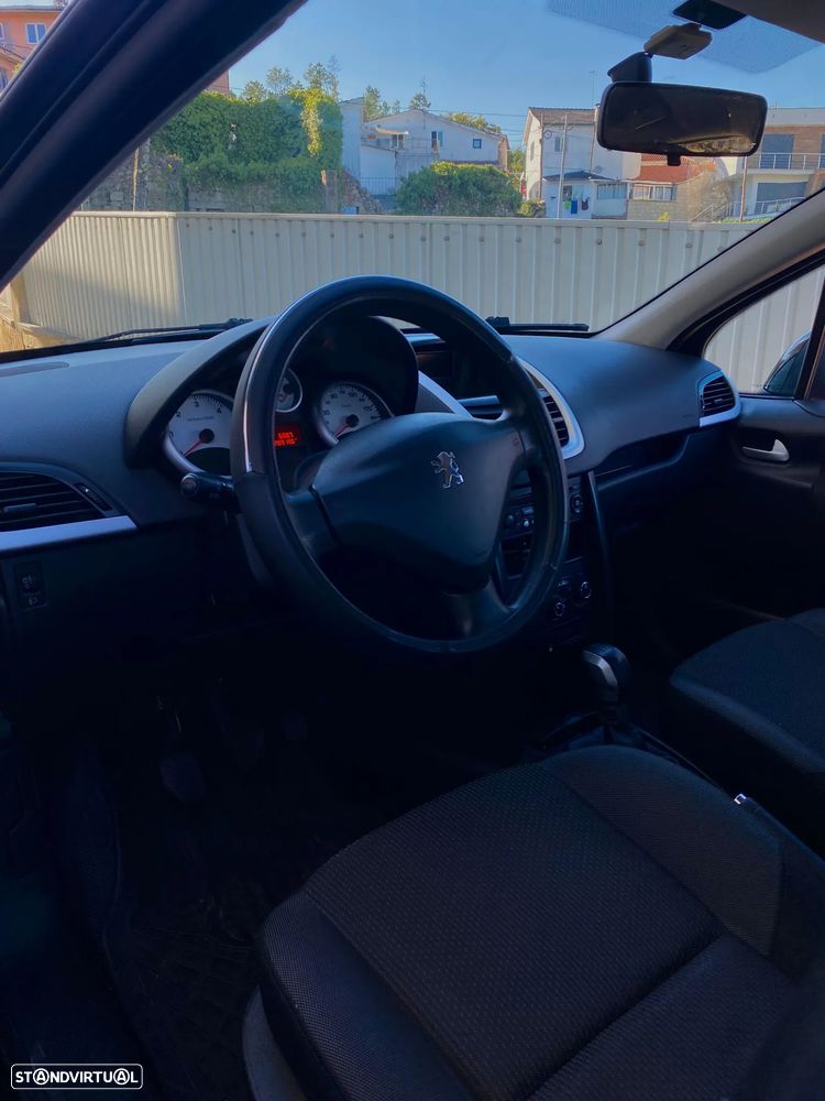 Peugeot 207 - 8