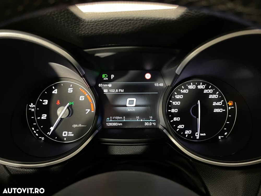 Alfa Romeo Stelvio 2.0 Turbo AWD AT8 Veloce - 32