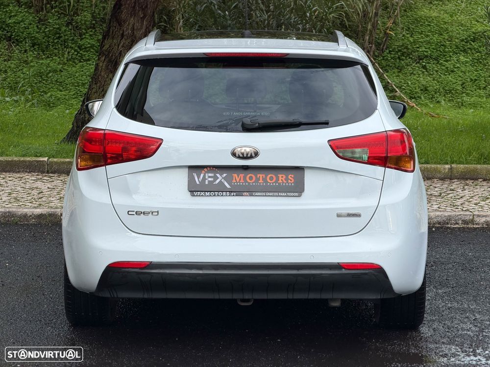Kia Ceed SW 1.6 CRDi 128 ISG Dream Team Edition - 11