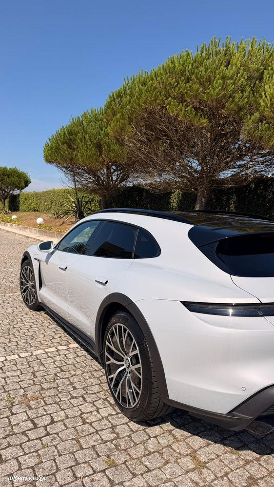 Porsche Taycan Cross Turismo 4 - 12