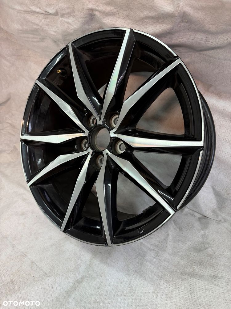 TOYOTA COROLLA GR E21 E210 XII LIFT FELGA 8Jx18 ET40 5x114,3 - 3