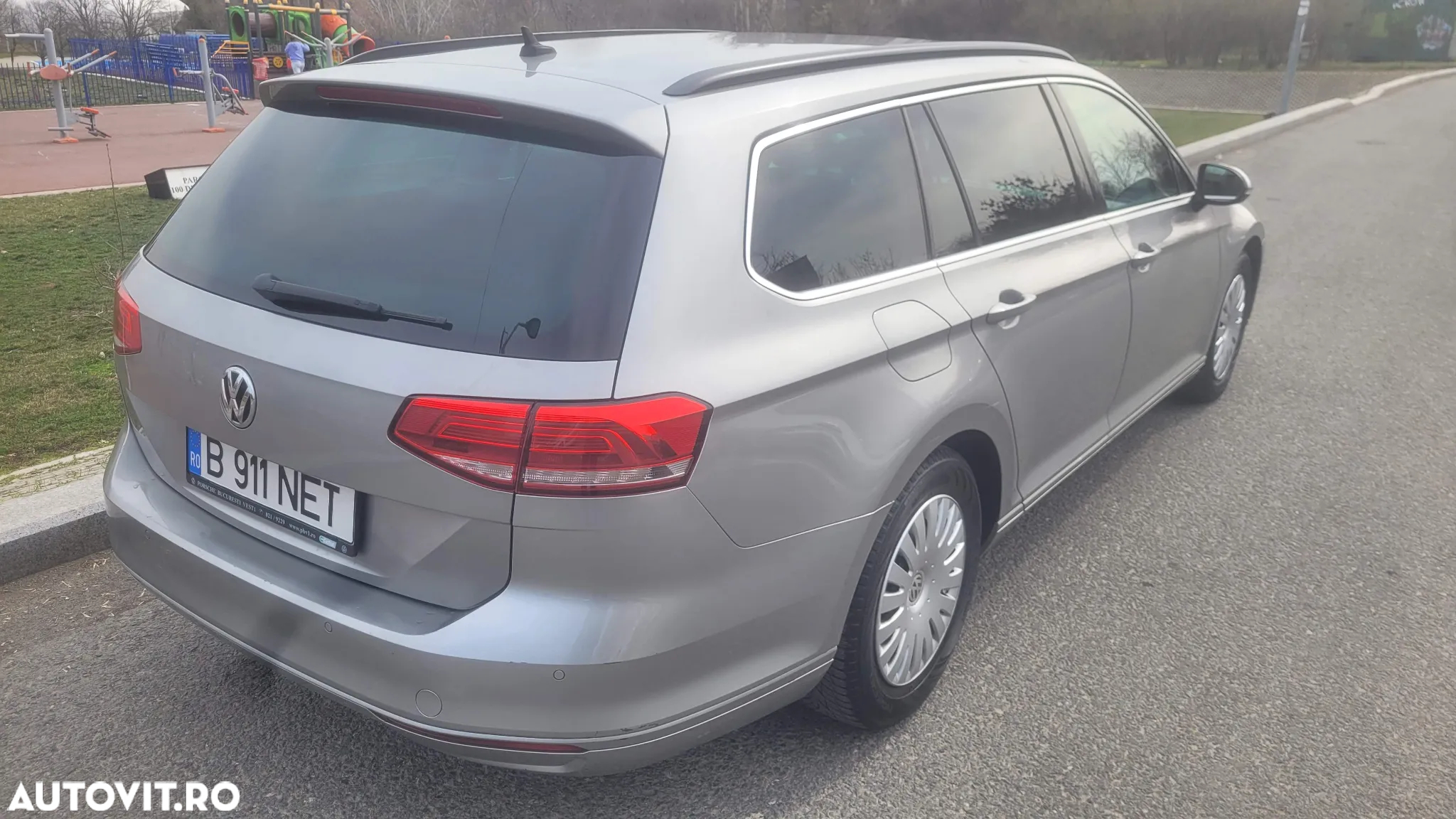 Volkswagen Passat Variant 1.6 TDI SCR DSG Comfortline - 3