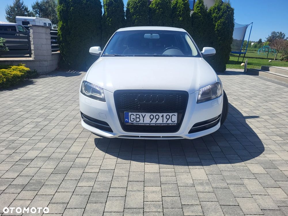 Audi A3 Sportback 1.6 TDI DPF Ambiente - 2