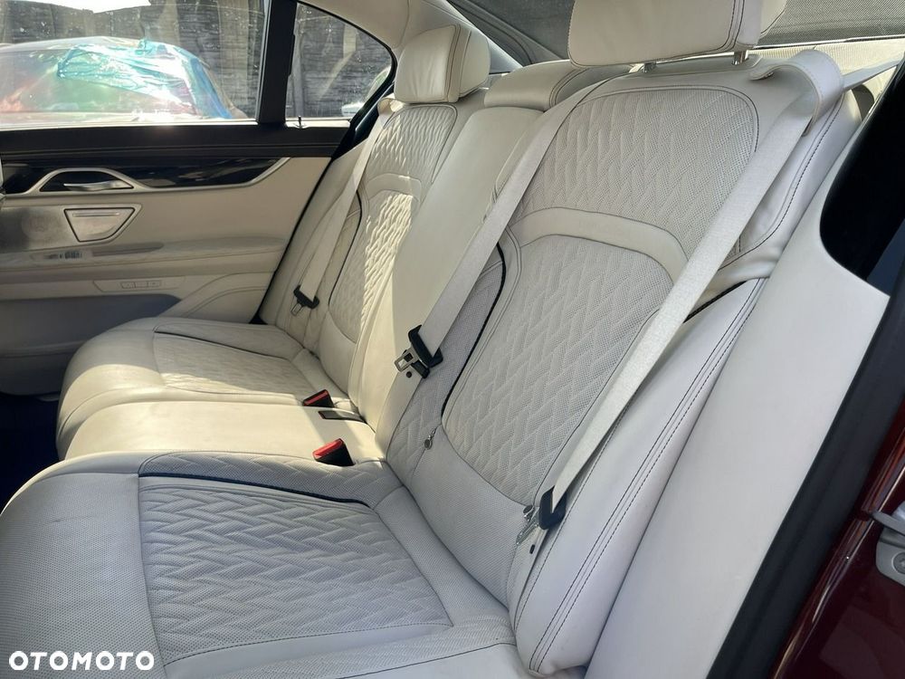 BMW Seria 7 750Li xDrive sport - 17