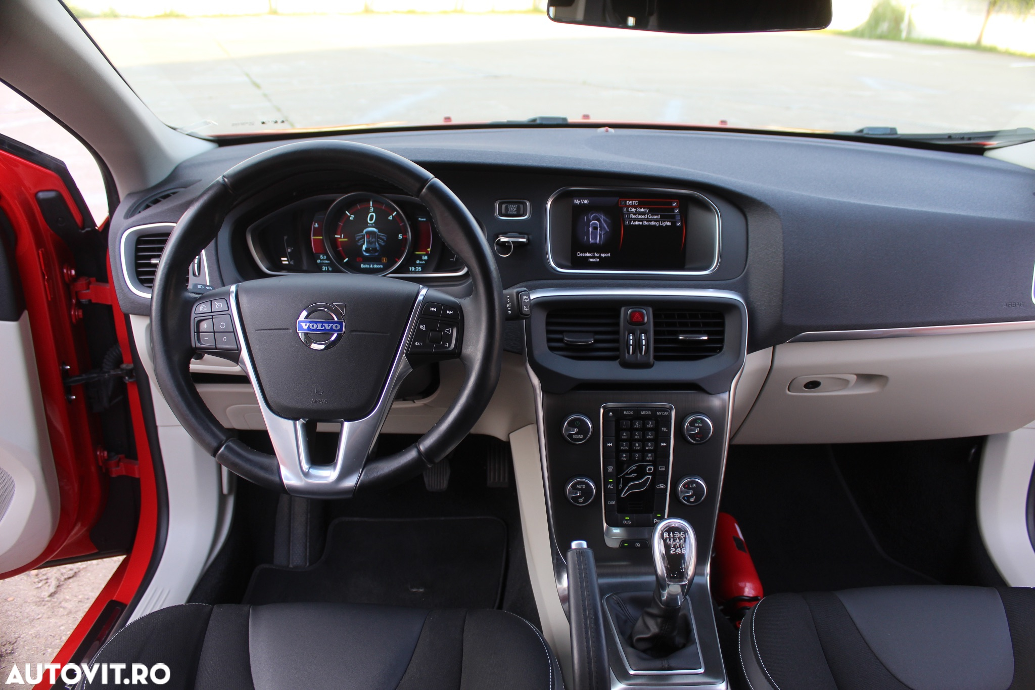 Volvo V40 D2 Momentum - 20
