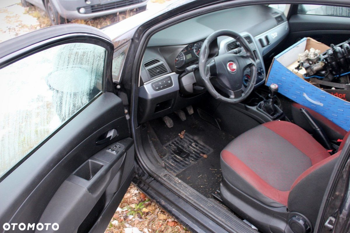 Fiat Grande Punto 2009 1.2i 199A4000 HB3D (MASKA, ZDERZAK, LAMPA, BŁOTNIK, DRZWI, SZYBA, FOTEL) - 6