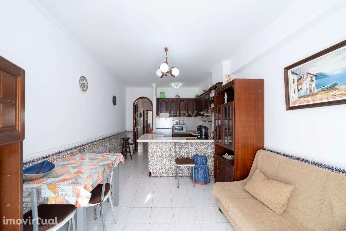 Apartamento T2 em Monte Gordo – Rua Pedonal, a poucos metros da praia - Grande imagem: 2/27