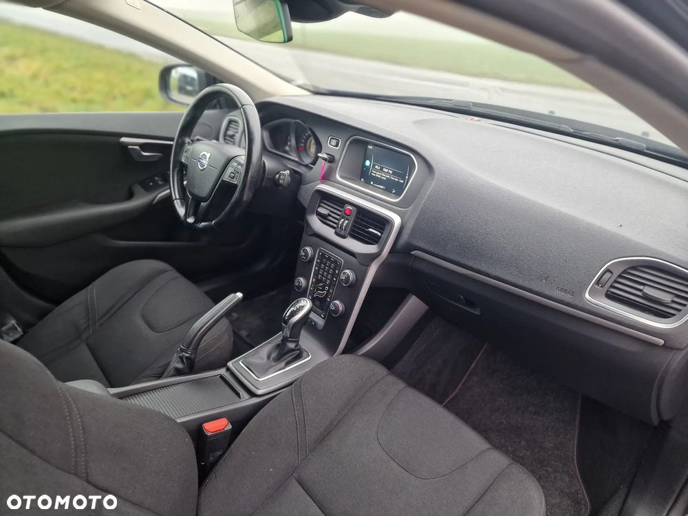 Volvo V40 D3 Geartronic Momentum - 29