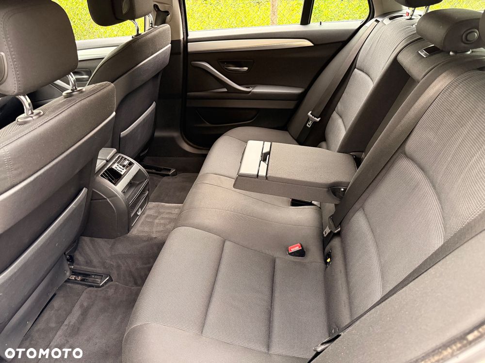 BMW Seria 5 528i - 9