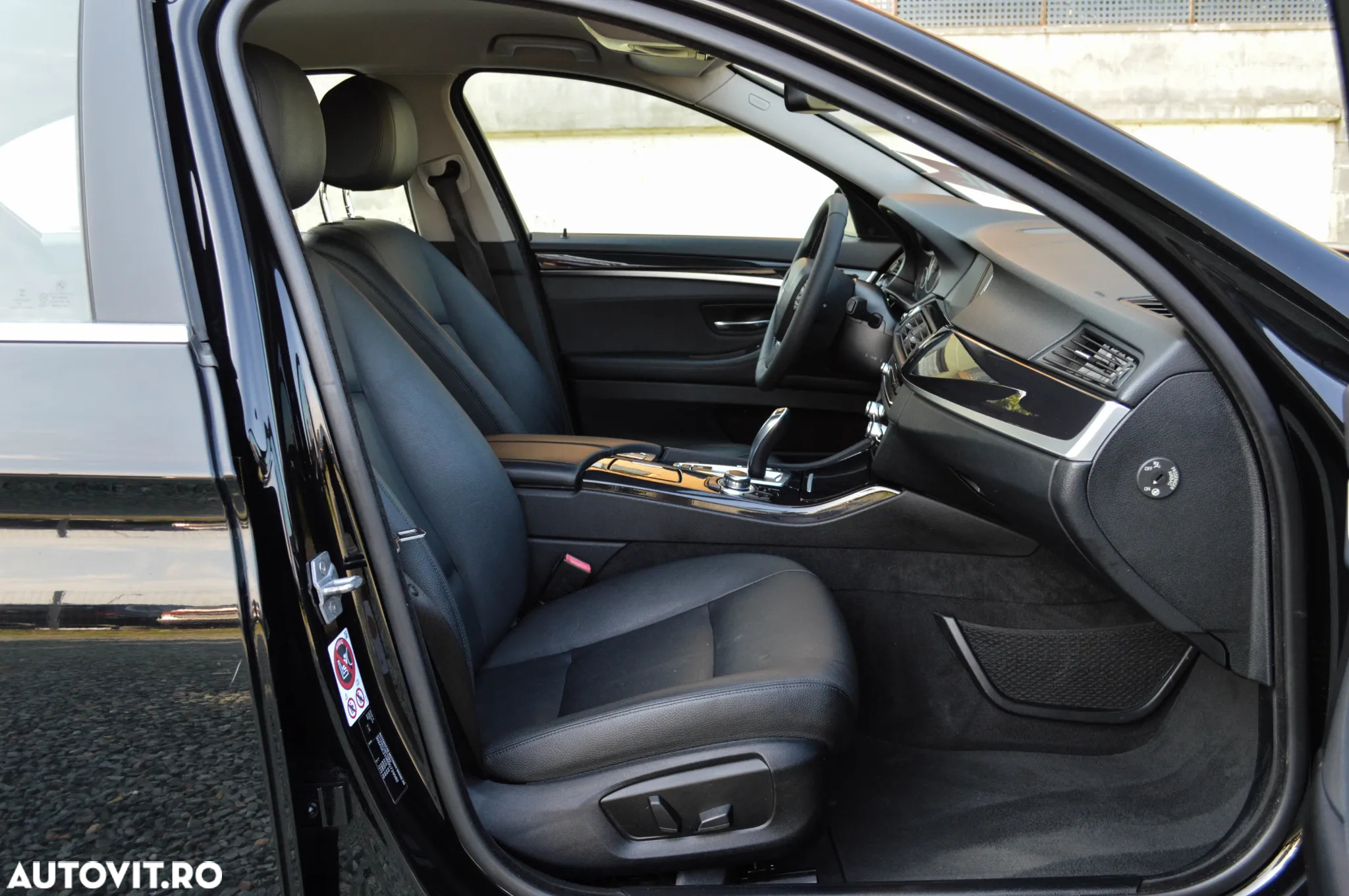BMW Seria 5 520d Aut. - 30