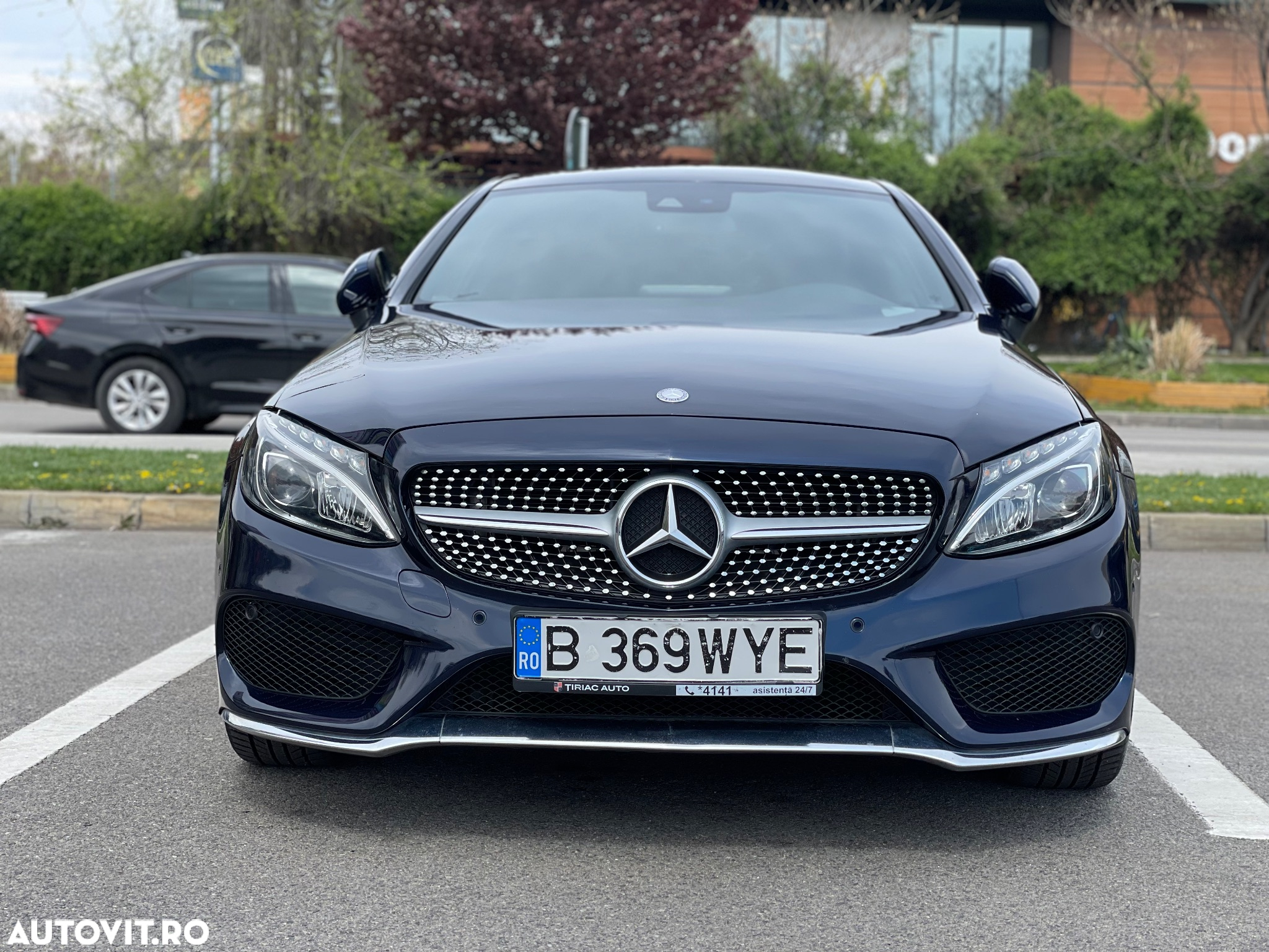 Mercedes-Benz C 200 Coupe 4Matic 9G-TRONIC AMG Line - 3