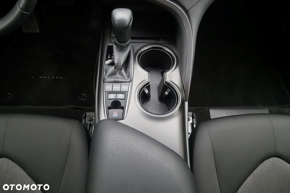 Toyota Camry 2.5 Hybrid Comfort CVT - 11