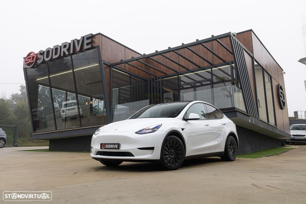 Tesla Model Y Standard RWD - 1