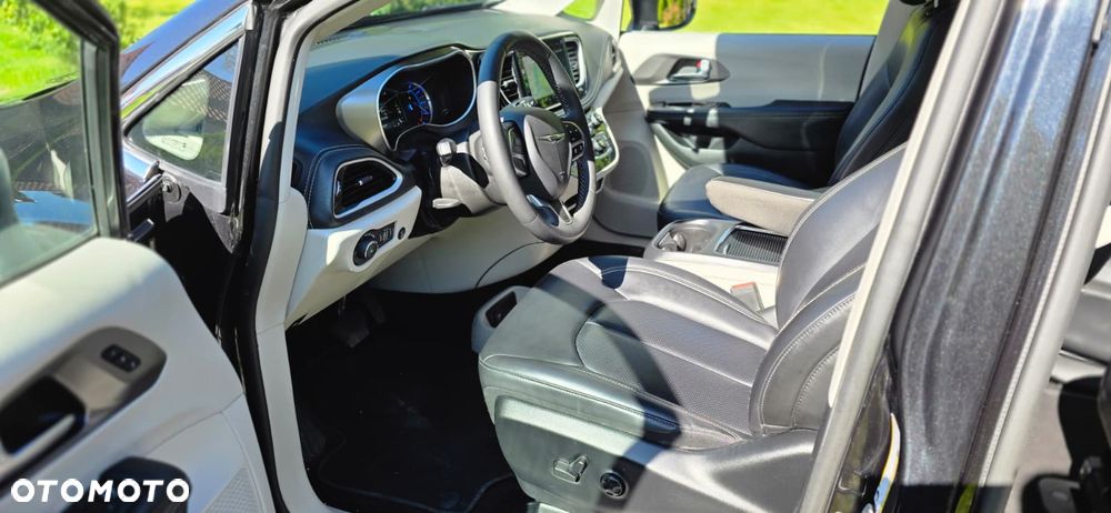 Chrysler Pacifica - 38