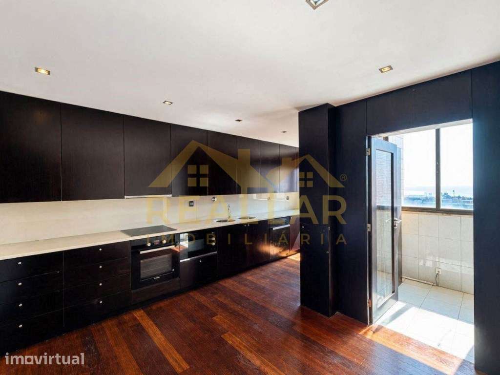 Imponente Apartamento T3 Dúplex com vista mar da Póvoa de Varzim - Grande imagem: 2/26