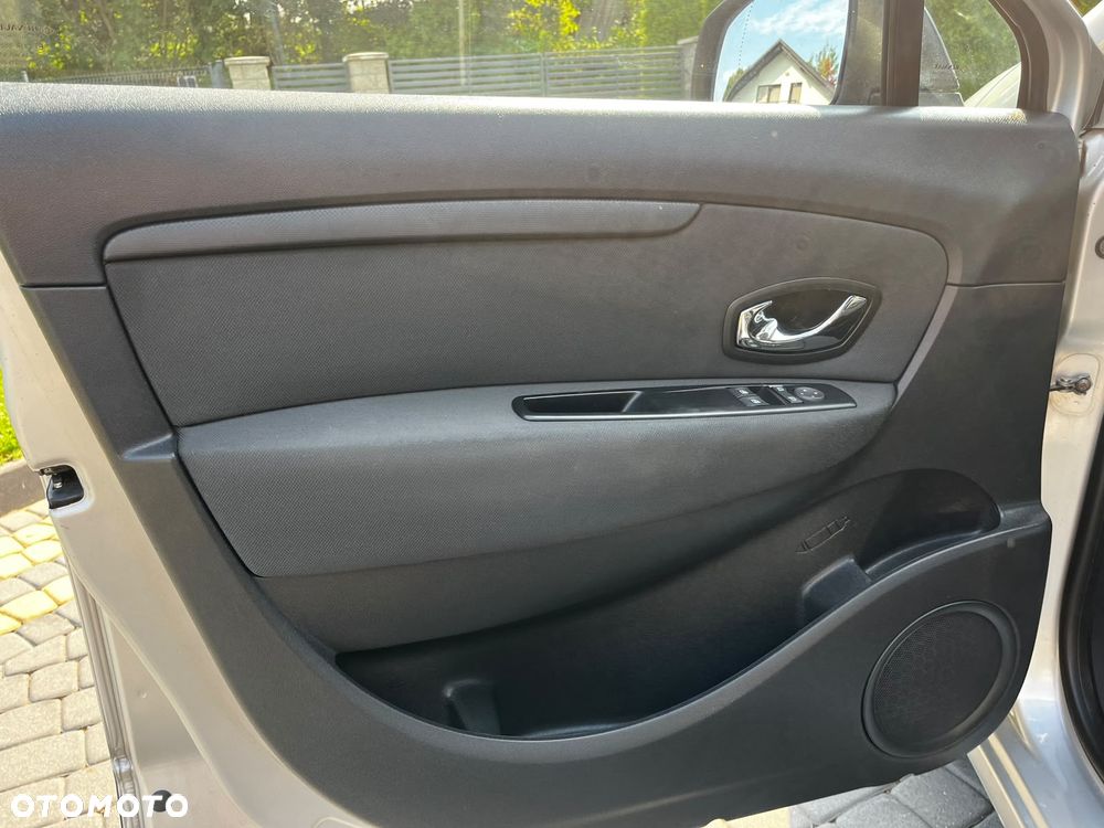 Renault Scenic 1.6 16V 110 LIMITED - 9