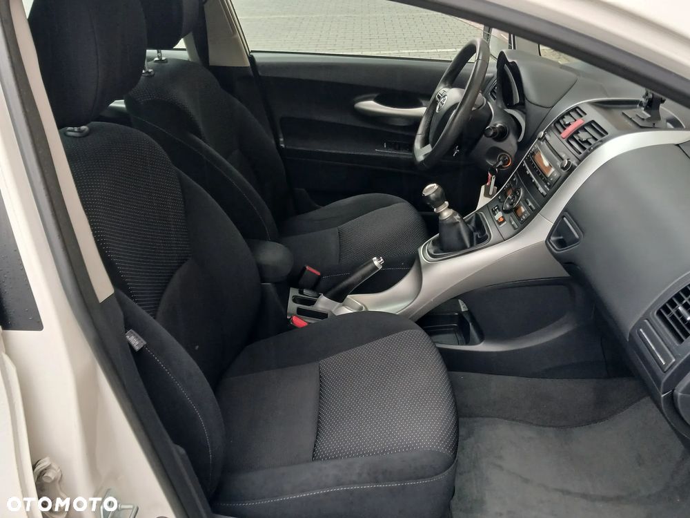 Toyota Auris - 23