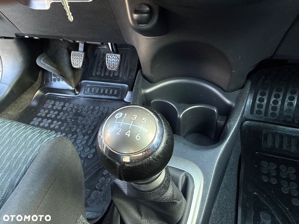 Toyota Yaris 2012 photo 5