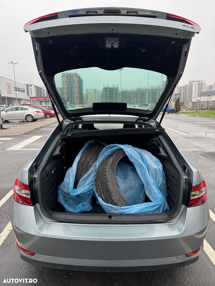 Skoda Superb 2.0 TDI DSG 4X4 Style - 9