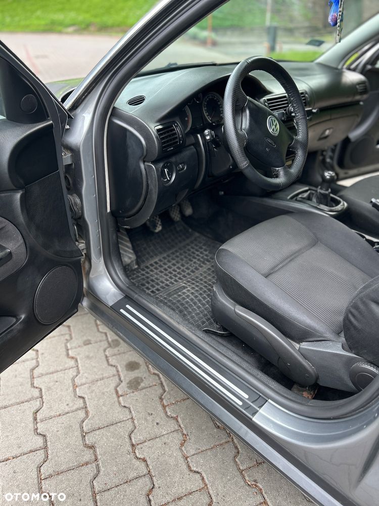 Volkswagen Passat 1.9 TDI Comfortline - 12