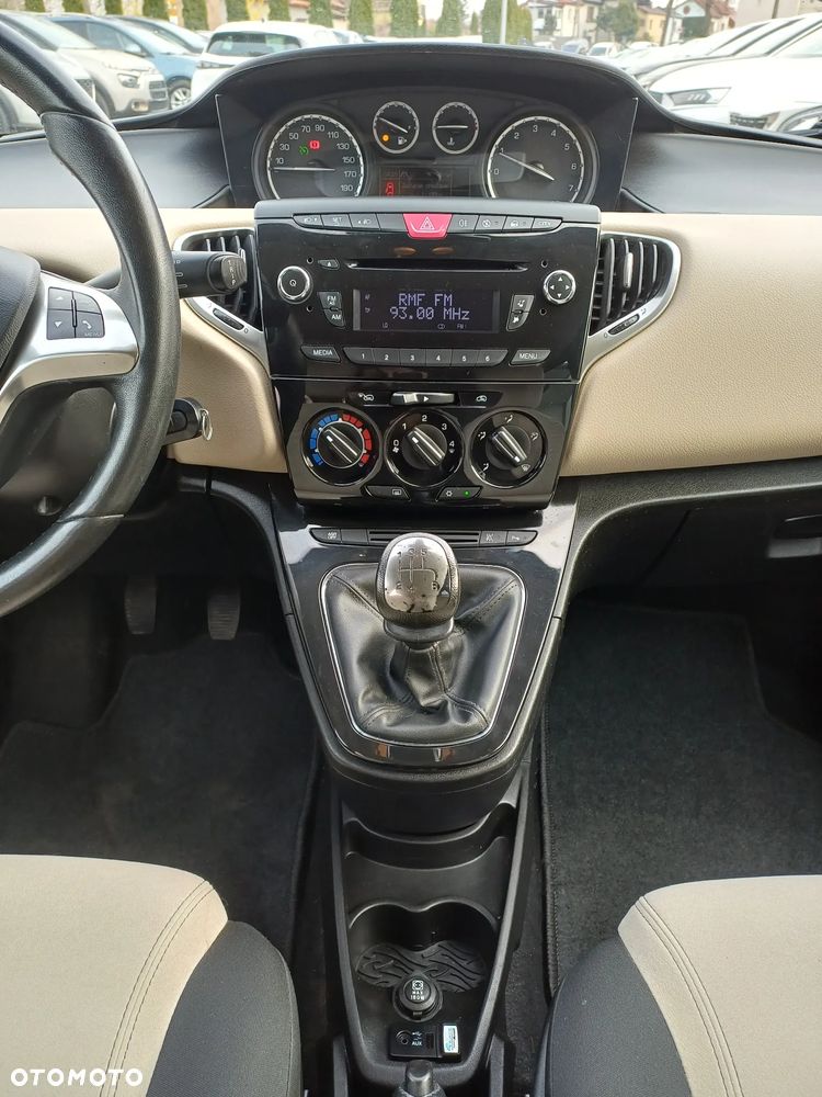 Lancia Ypsilon 1.2 8V Platino (4 os.) - 20