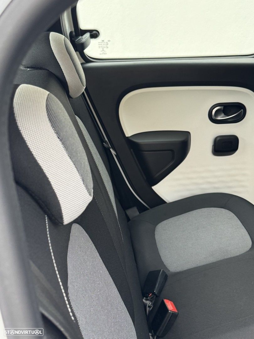 Renault Twingo Z.E. 22 Intens - 15