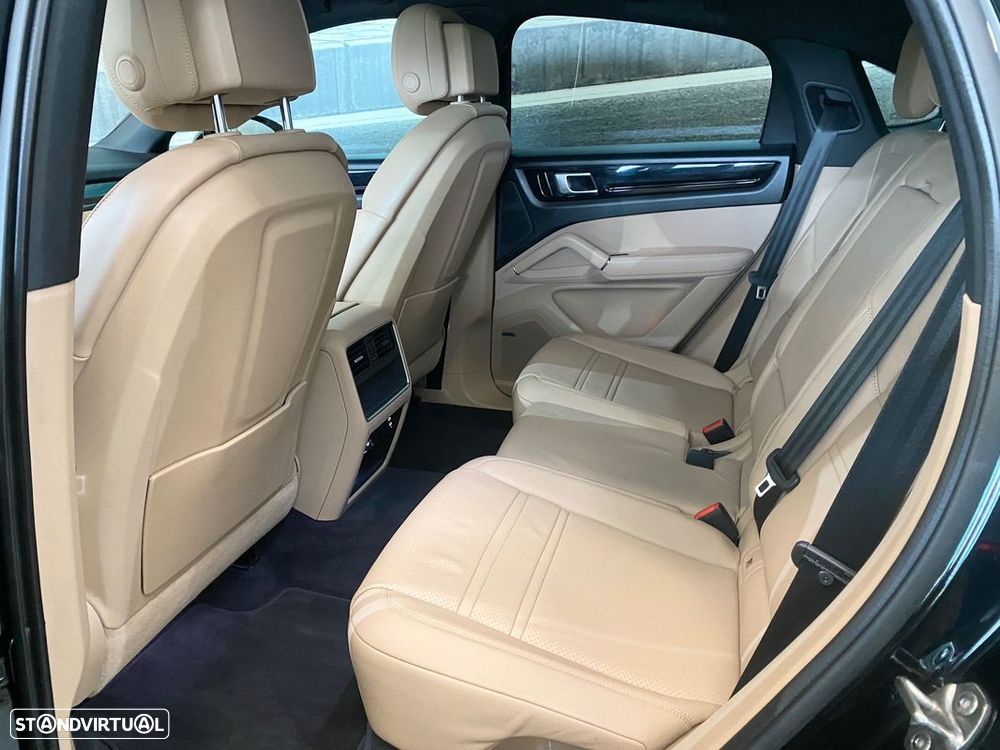 Porsche Cayenne Coupé E-Hybrid - 13