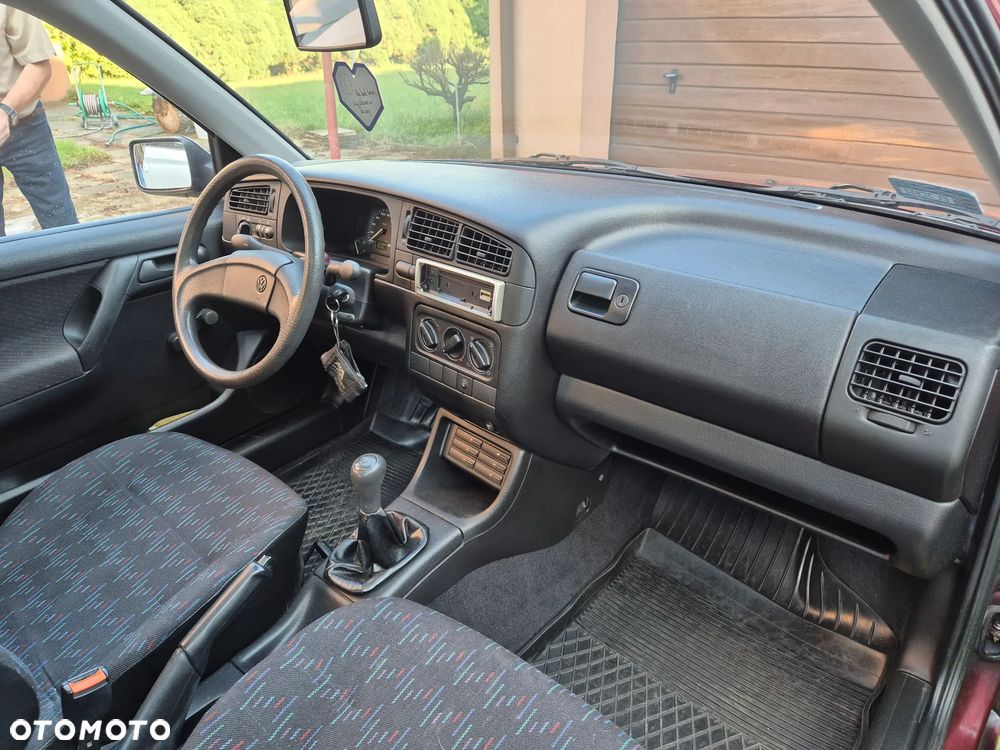 Volkswagen Golf 1.6 CL - 9