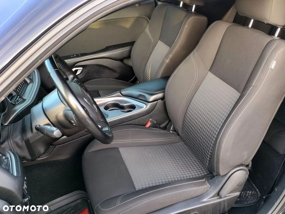 Dodge Challenger - 14