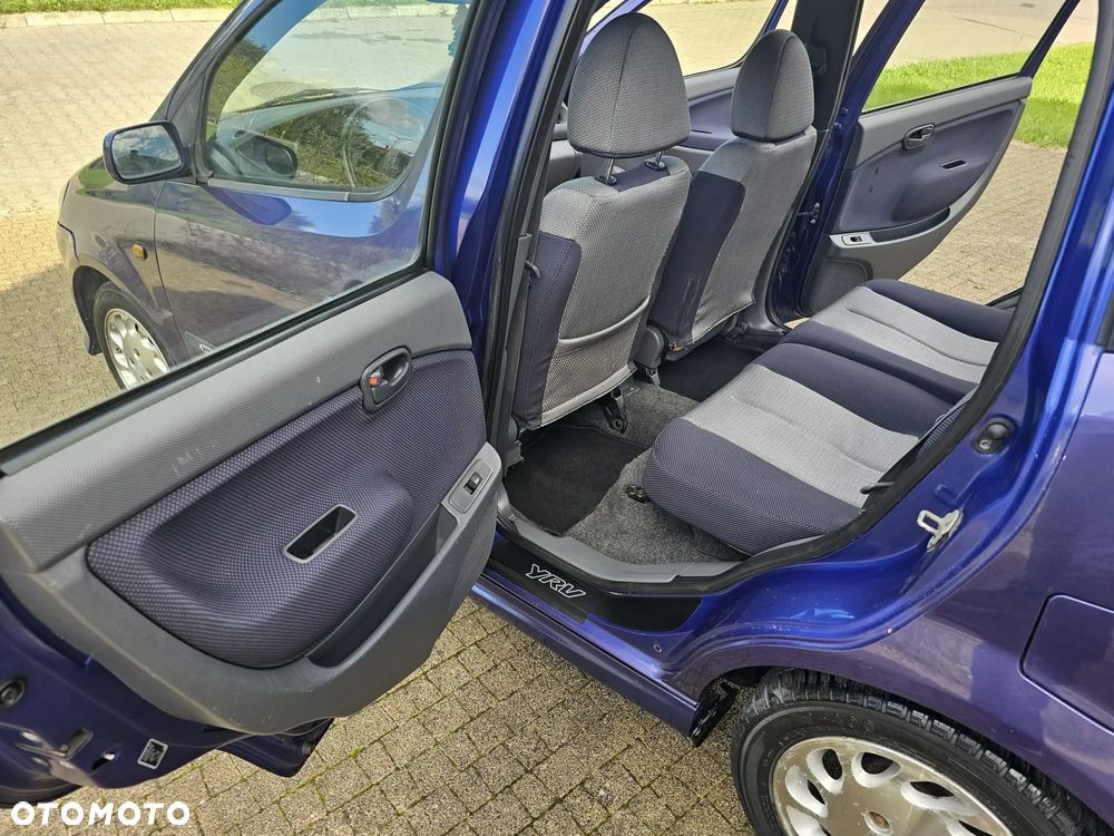 Daihatsu Sirion - 3