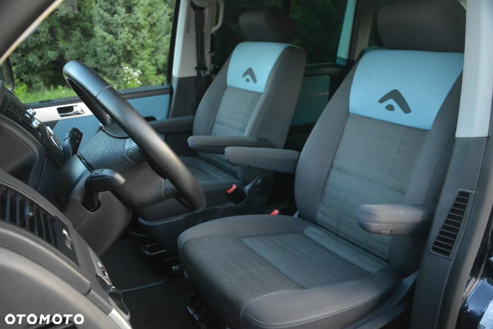 Volkswagen Multivan - 25