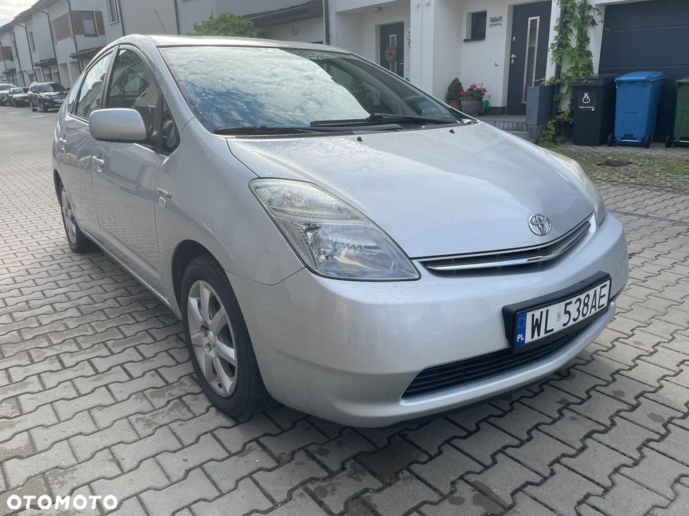 Toyota Prius (Hybrid) Sol - 16