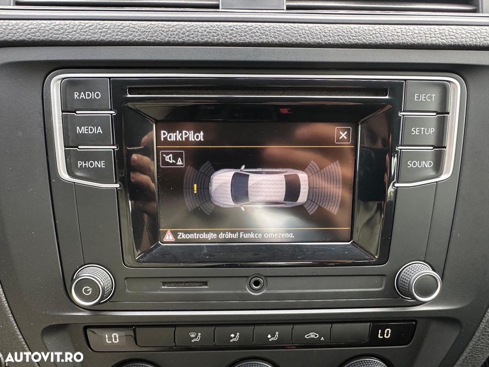 Volkswagen Jetta 2.0 TDI Trendline - 11
