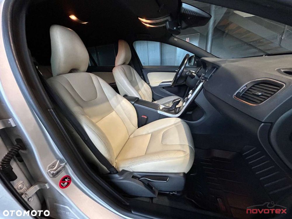 Volvo V60 D4 Geartronic Summum - 24