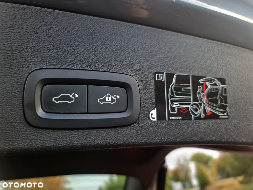 Volvo XC 40 D4 AWD Geartronic Momentum Pro - 10