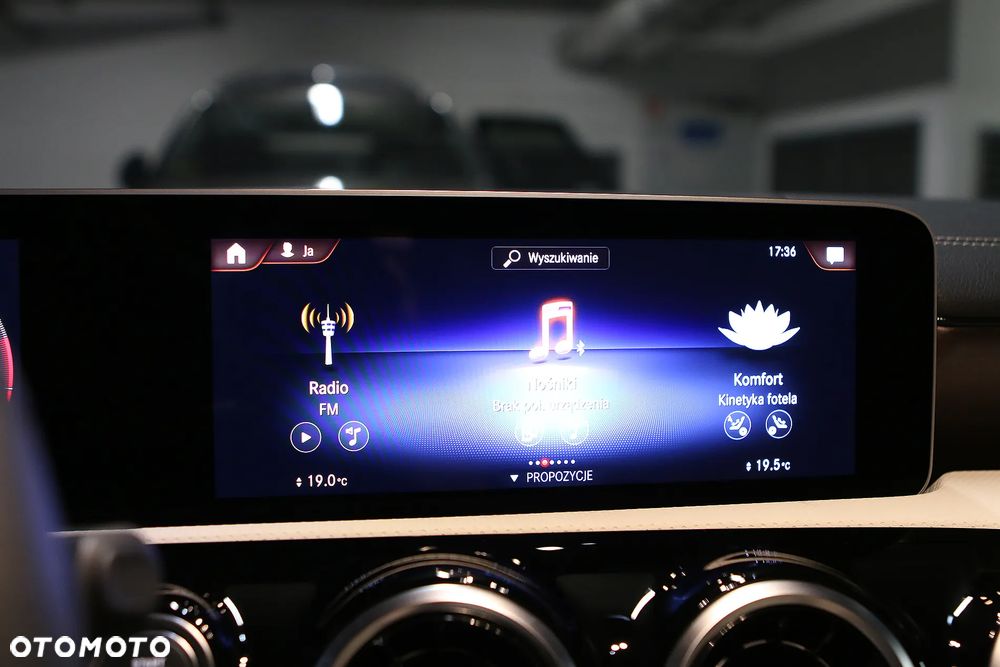 Mercedes-Benz CLA 250 4Matic 7G-DCT AMG Line - 36