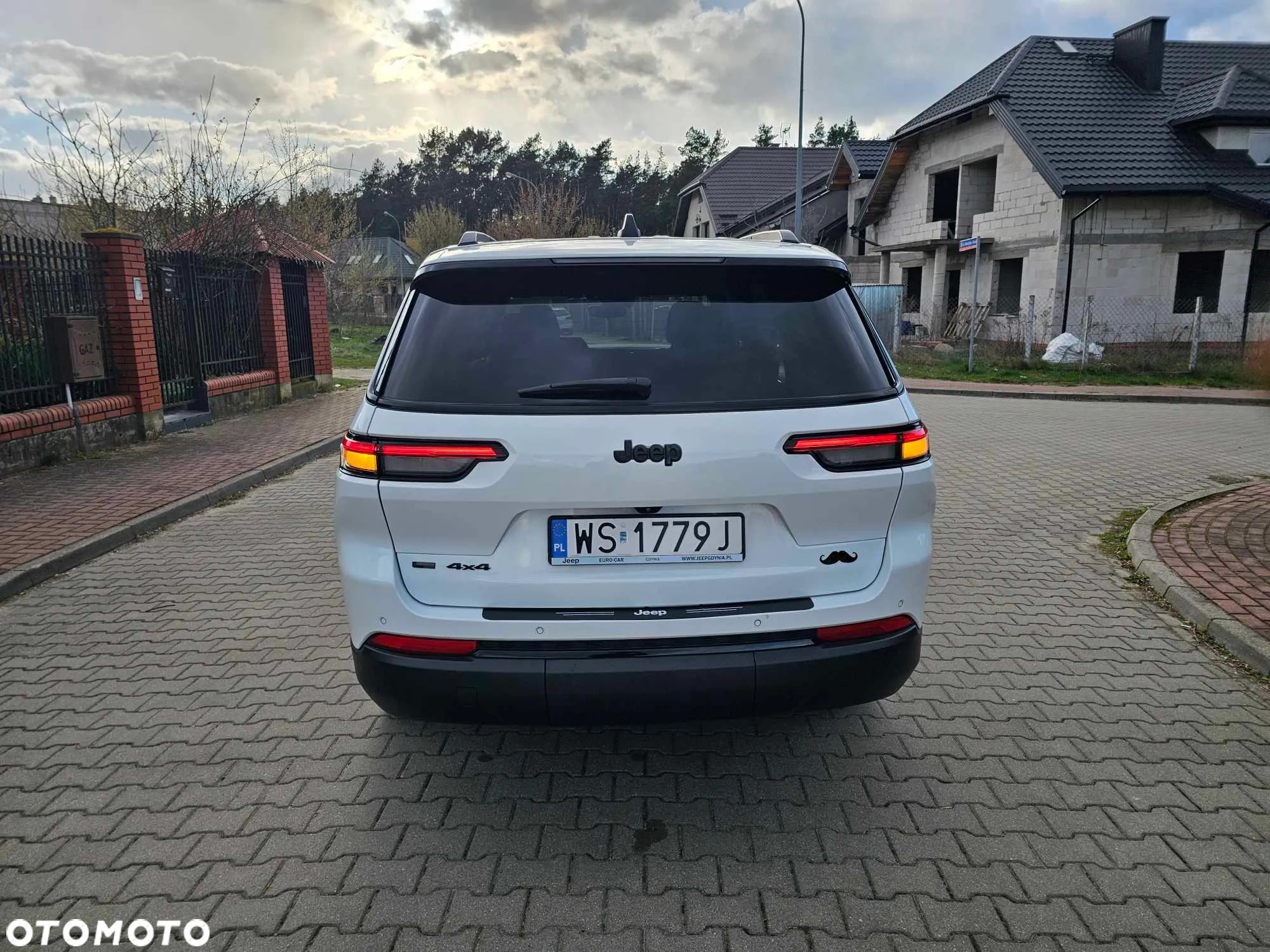 Jeep Grand Cherokee - 10