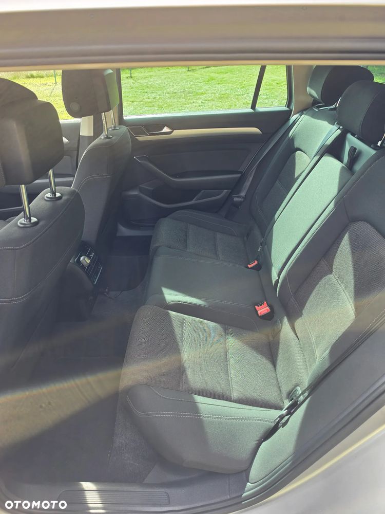Volkswagen Passat 2.0 TDI SCR DSG Comfortline - 9