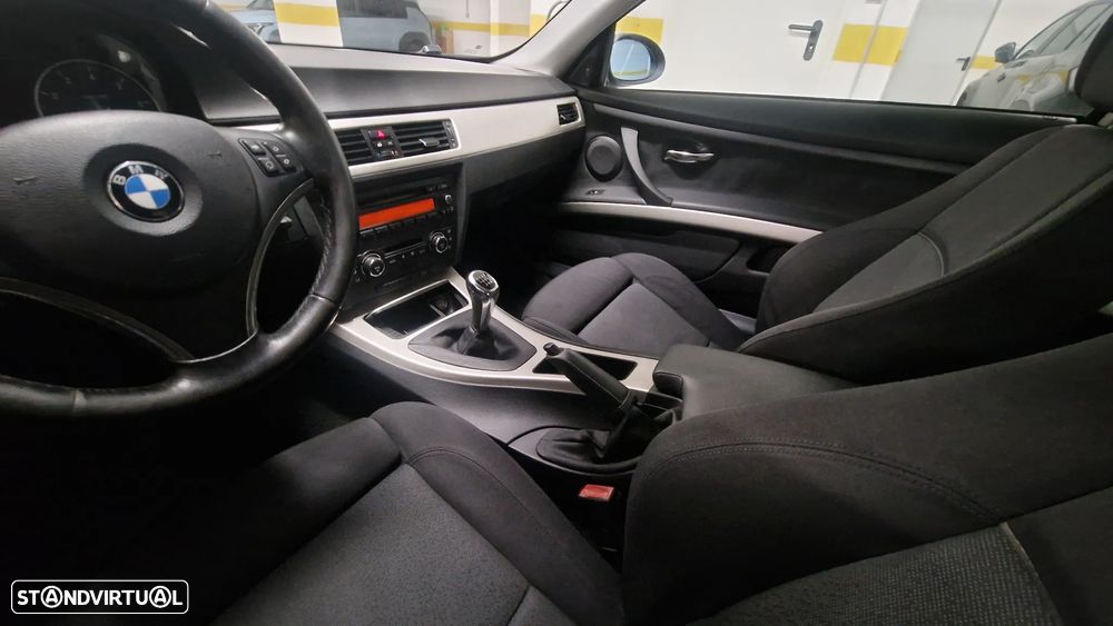 BMW 320 i Coupe - 22